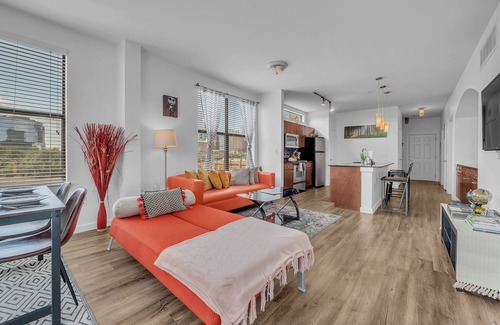 Travis Heights Apartment | Charming 2-bedroom apartment with Downtown Austin Views, sleeps 6 guests