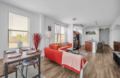 Travis Heights Apartment | Charming 2-bedroom apartment with Downtown Austin Views, sleeps 6 guests