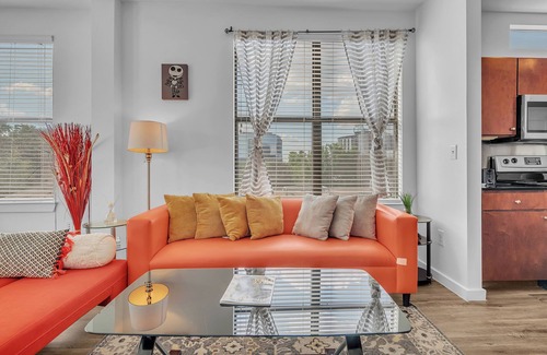 Travis Heights Apartment | Charming 2-bedroom apartment with Downtown Austin Views, sleeps 6 guests