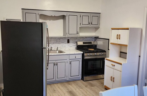 Inwood Apartment | Charming 2-bedroom apartment in fabulous Inwood with AC, WiFi