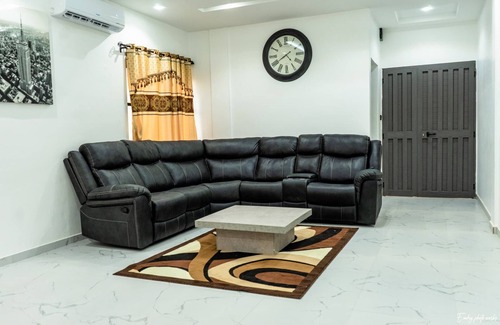 Lome Apartment | Charming 2-bedroom apartment in gorgeous Lomé with AC, WiFi agent security