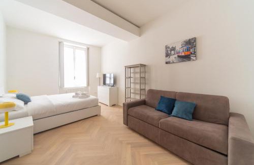 Carrobbio Apartment | Charming 2-Bedroom Apartment in Milanese Building