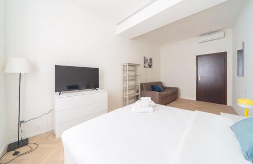 Carrobbio Apartment | Charming 2-Bedroom Apartment in Milanese Building