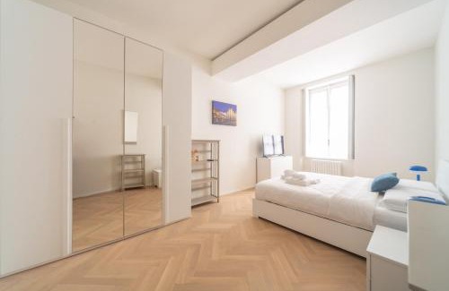 Carrobbio Apartment | Charming 2-Bedroom Apartment in Milanese Building