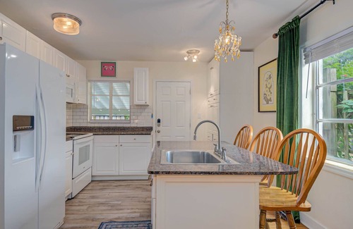 Fort Myers River District House | Charming 2-bedroom bungalow In Downtown historic Fort Myers