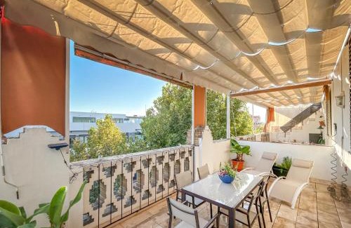 San Roque Apartment | Stylish 2 Bedroom Apartment with Terrace in Seville Center