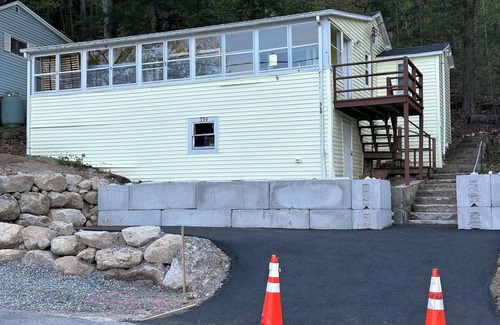 New Durham Cottage | Charming 2-bedroom cottage on Merry Meeting Lake in New Durham, NH with WiFi/AC