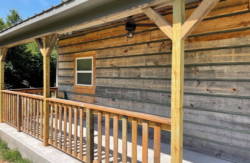 Wanette Cabin | Charming 2-bedroom cabin with AC and WiFi in serene Wanette