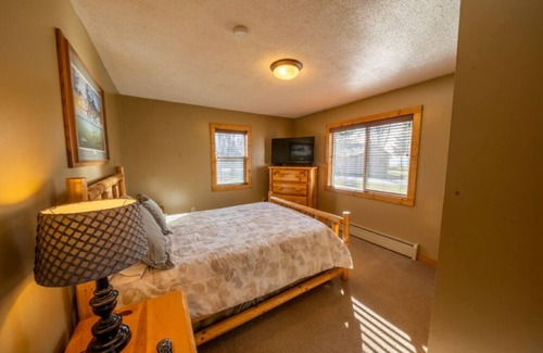 Isle Resort | Charming 2-bedroom cabin 6 with WiFi, at Mille Lacs Lake; Appeldoorn's Resort