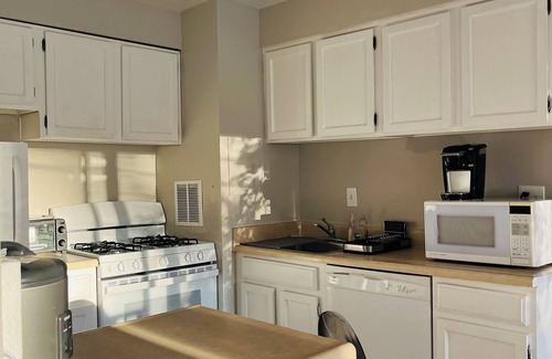 Annandale Condo | Charming 2-bedroom condo with WiFi, AC in peaceful Annandale