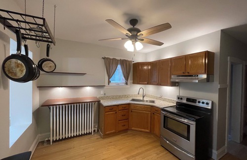 Jefferson Park Condo | Charming 2-bedroom condo with WiFi, AC in lovely Chicago. Ample parking,