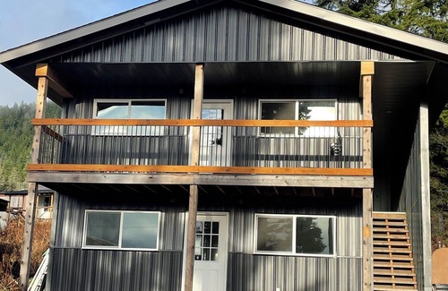 Hoonah Condo | Charming 2-bedroom condo near Hoonah harbor. full kitchen, sleeps 5 with WiFi.