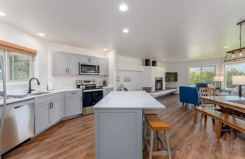 Wapato Point Condo | Charming 2-bedroom condo in Manson with all Resort Amenities - Lake View!