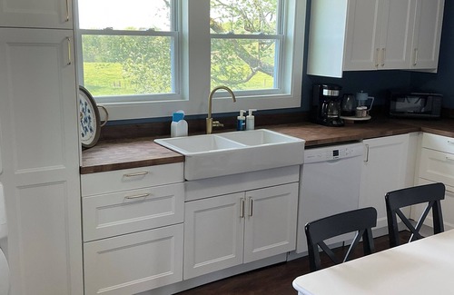 Ashland Cottage | Charming 2-bedroom cottage in friendly Ashland