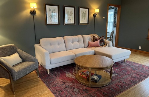 Findlay Cottage | Cozy 2-Bedroom Cottage Steps from Downtown, Rated 9.8