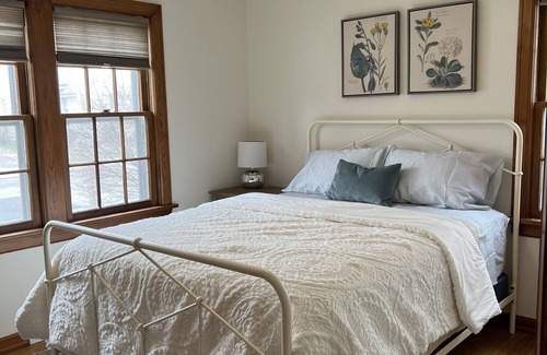 Findlay Cottage | Cozy 2-Bedroom Cottage Steps from Downtown, Rated 9.8