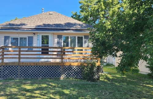 Kearney Cottage | Charming 2-bedroom cottage in Kearney with WiFi and AC
