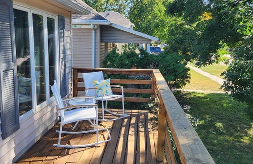 Kearney Cottage | Charming 2-bedroom cottage in Kearney with WiFi and AC