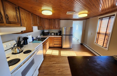 Elkton Cottage | Charming 2-bedroom cottage with BOAT SLIP, WiFi, and AC