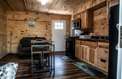 Albany Cabin | Charming 2-bedroom Duplex in Albany, KY on Dale Hollow Lake with Slip #20