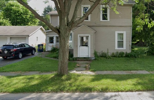 Girard Apartment | Charming 2-bedroom efficiency apartment with WiFi, AC in welcoming Girard PA.