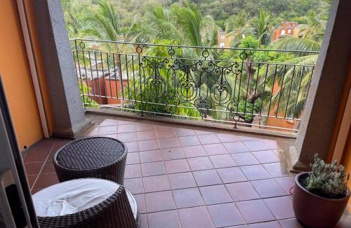 Port Chambly Villa | Idyllic 2-Bedroom Villa with Pool and Ocean View in Port Chambly