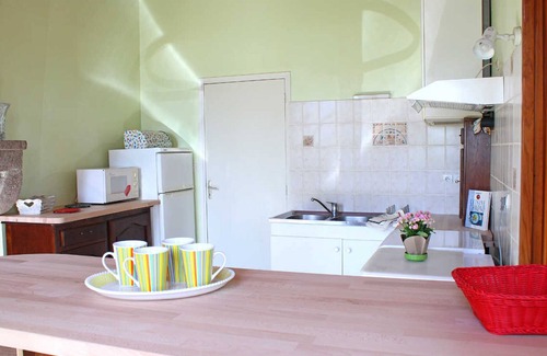 Trezelles Cottage | Gite Trézelles: 2 Bedrooms with Spa & Family-Friendly Amenities