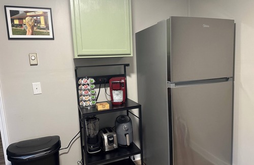 Franklin House | Charming 2-bedroom guest house with WiFi, AC in Franklin