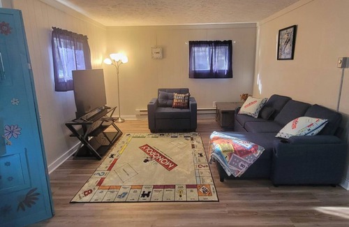 Franklin House | Charming 2-bedroom guest house with WiFi, AC in Franklin