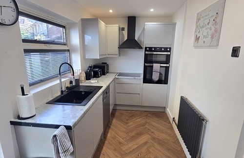 Birmingham House | Charming 2-bedroom house in Erdington, Birmingham with WiFi access, sleeps 6 max