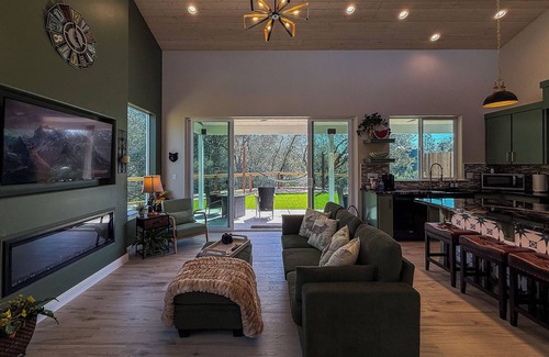 Coarsegold House | Charming 2-bedroom house in Coarsegold with AC, WiFi