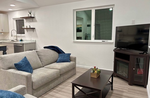 North Pole House | Charming 2-bedroom house with WiFi in North Pole- Great Aurora Viewing!