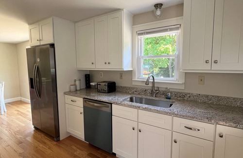 Waterford House | Charming 2-bedroom house with WiFi, AC in lovely Waterford