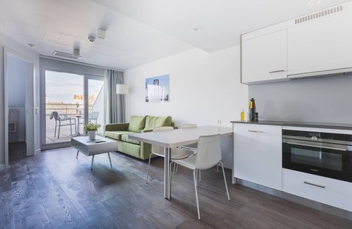 Nyon House | Charming 2-bedroom hotel in marvelous Nyon with fitness room, WiFi