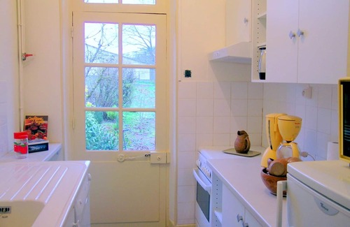 Herisson Cottage | Cozy Gite Hérisson: Family-Friendly Retreat with Spa & Kitchen