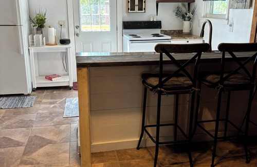 Franklin House | Charming 2-bedroom house w WiFi and AC in Franklin located near Ranch ball park