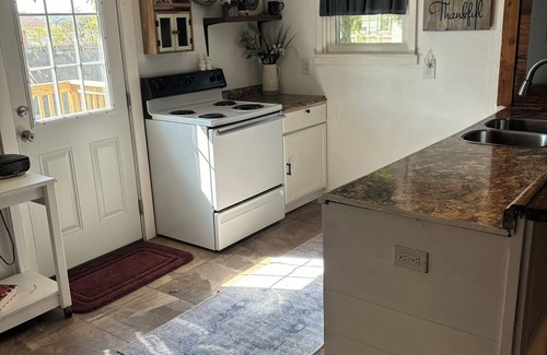 Franklin House | Charming 2-bedroom house w WiFi and AC in Franklin located near Ranch ball park