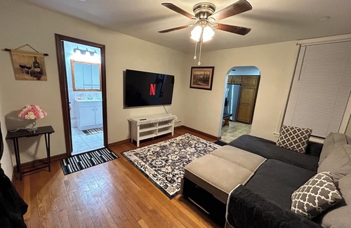 Bayonne House | Charming 2-bedroom house with WiFi, AC in Bayonne