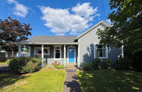 Carlton House | Charming 2-bedroom house in tranquil Carlton with WiFi, AC