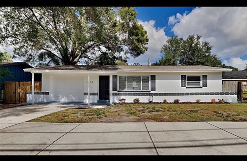 Dunedin House | Charming 2-bedroom house with WiFi, AC in lovely Dunedin.
