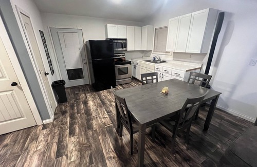 Glasgow House | Charming 2-bedroom house in Glasgow close to Barren River Resort Park