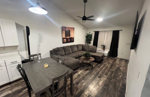 Glasgow House | Charming 2-bedroom house in Glasgow close to Barren River Resort Park