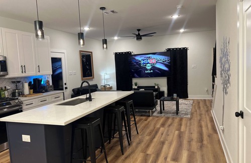Northside House | Charming 2-bedroom house with WiFi, AC in fabulous Houston