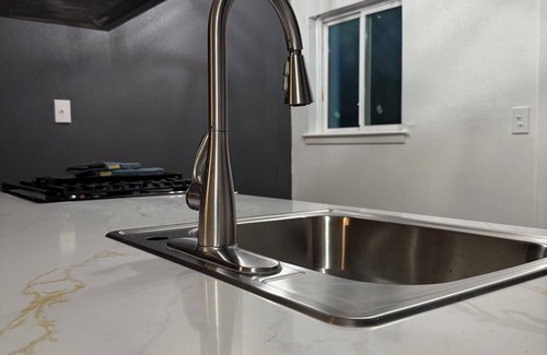 University Hills House | Charming 2-bedroom house in beautiful Austin with WiFi and AC
