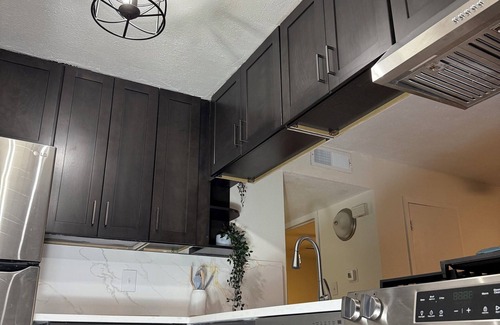 University Hills House | Charming 2-bedroom house in beautiful Austin with WiFi and AC