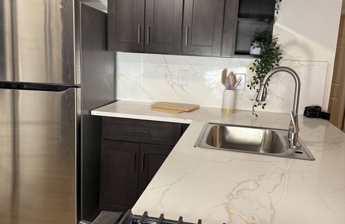 University Hills House | Charming 2-bedroom house in beautiful Austin with WiFi and AC