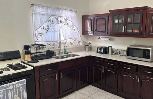 Black River House | Charming 2-bedroom house with WiFi, AC in fabulous Black River