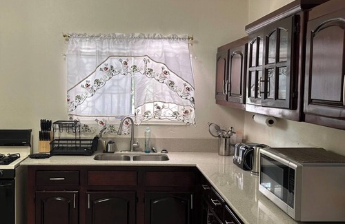 Black River House | Charming 2-bedroom house with WiFi, AC in fabulous Black River