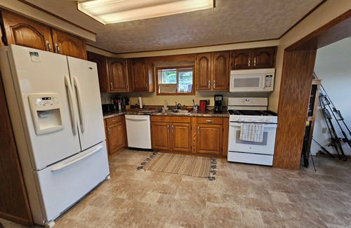East Brady House | Charming 2-bedroom river house in East Brady with dock access.