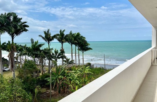 Tonsupa Apartment | Charming 2-bedroom sea front apartment in fabulous Tonsupa with AC
